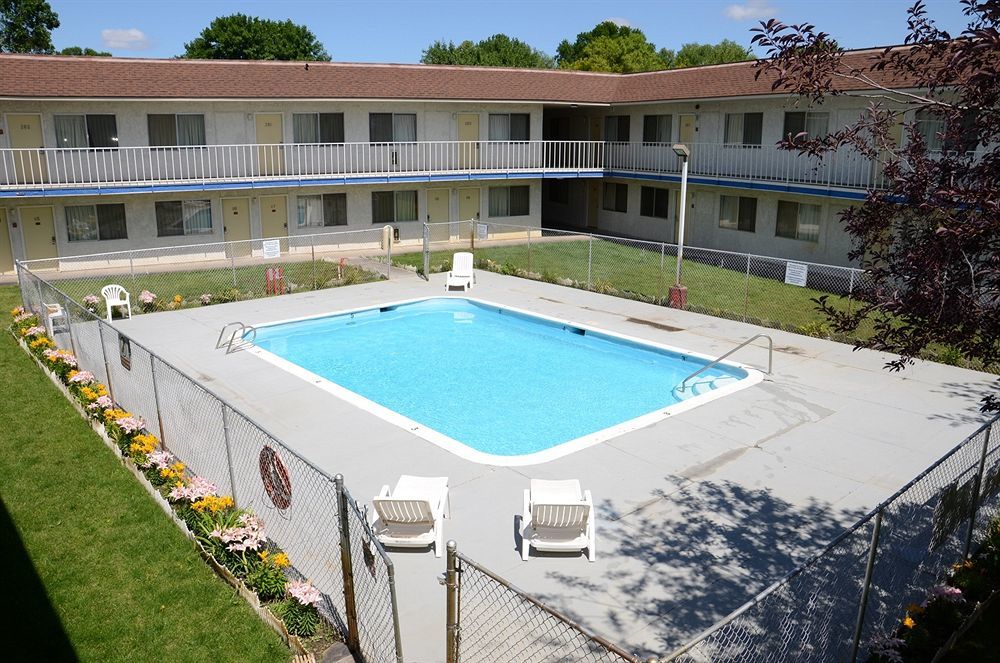 Capitol Inn & Suites Pierre Exterior photo